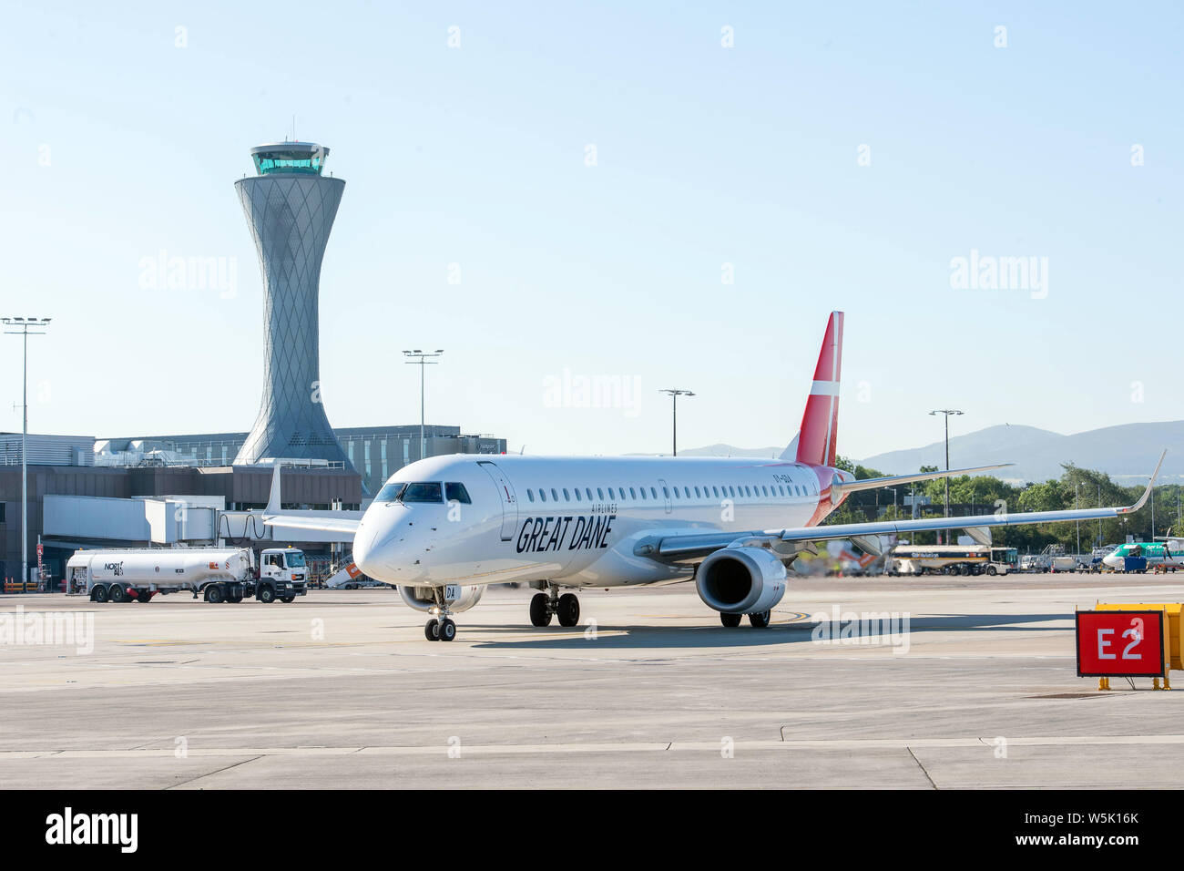 Nella foto: Great Dane tocca l'aeroporto di Edimburgo. Un nuovo servizio tra Edimburgo e la città danese di Aalborg ha preso Foto Stock