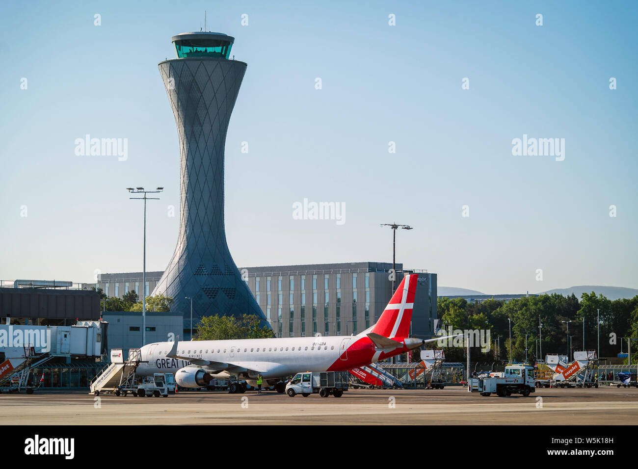 Nella foto: L'atterraggio di Pawfect Great Dane tocca l'aeroporto di Edimburgo. Un nuovo servizio tra Edimburgo e la città danese di Foto Stock