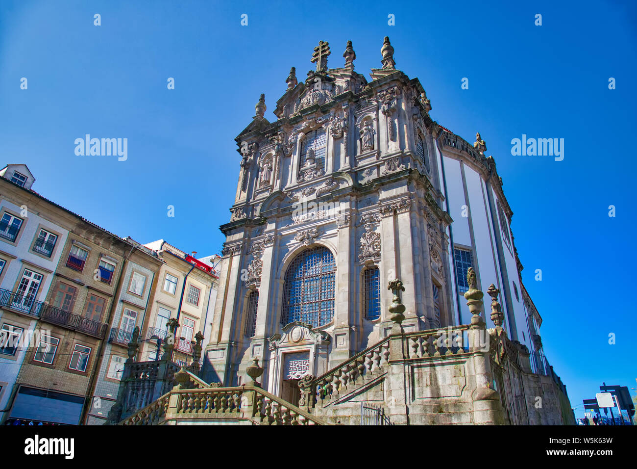 Bello e colorato Porto strade vicino Rio Douro Foto Stock