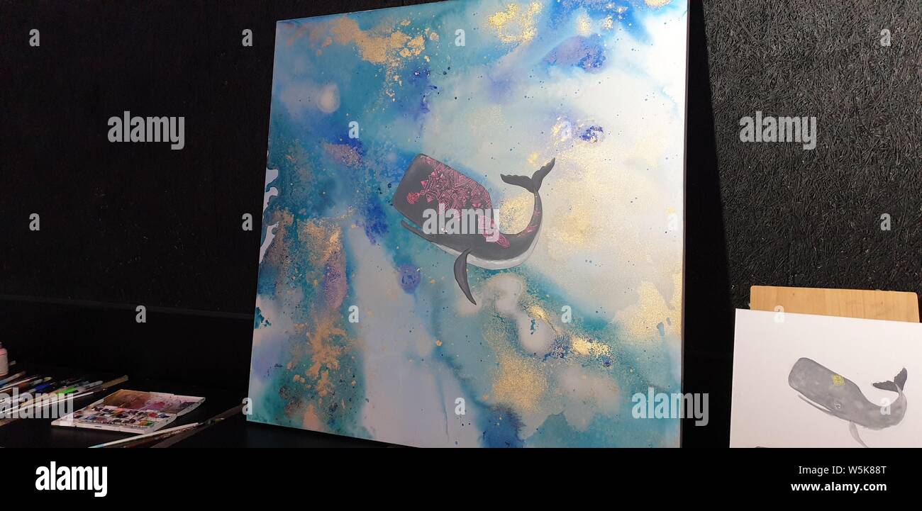 Model Fifi Anicah Art Exhibition, Londra, Regno Unito, 29 luglio 2019. Credito: Alamy News Foto Stock