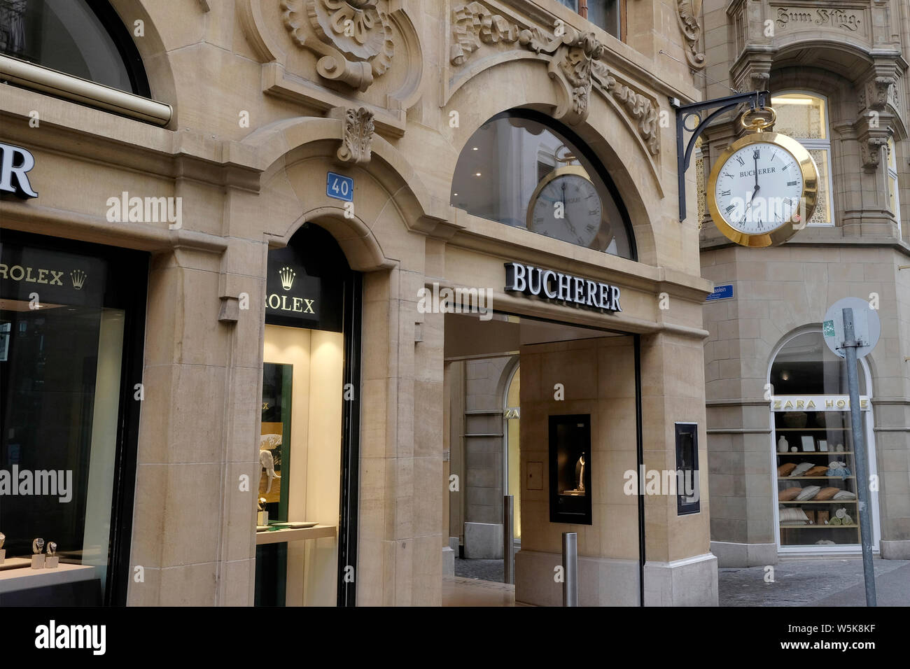 Una vista di Boucherer shop, un celebre orologio maker, Basilea, Svizzera Foto Stock