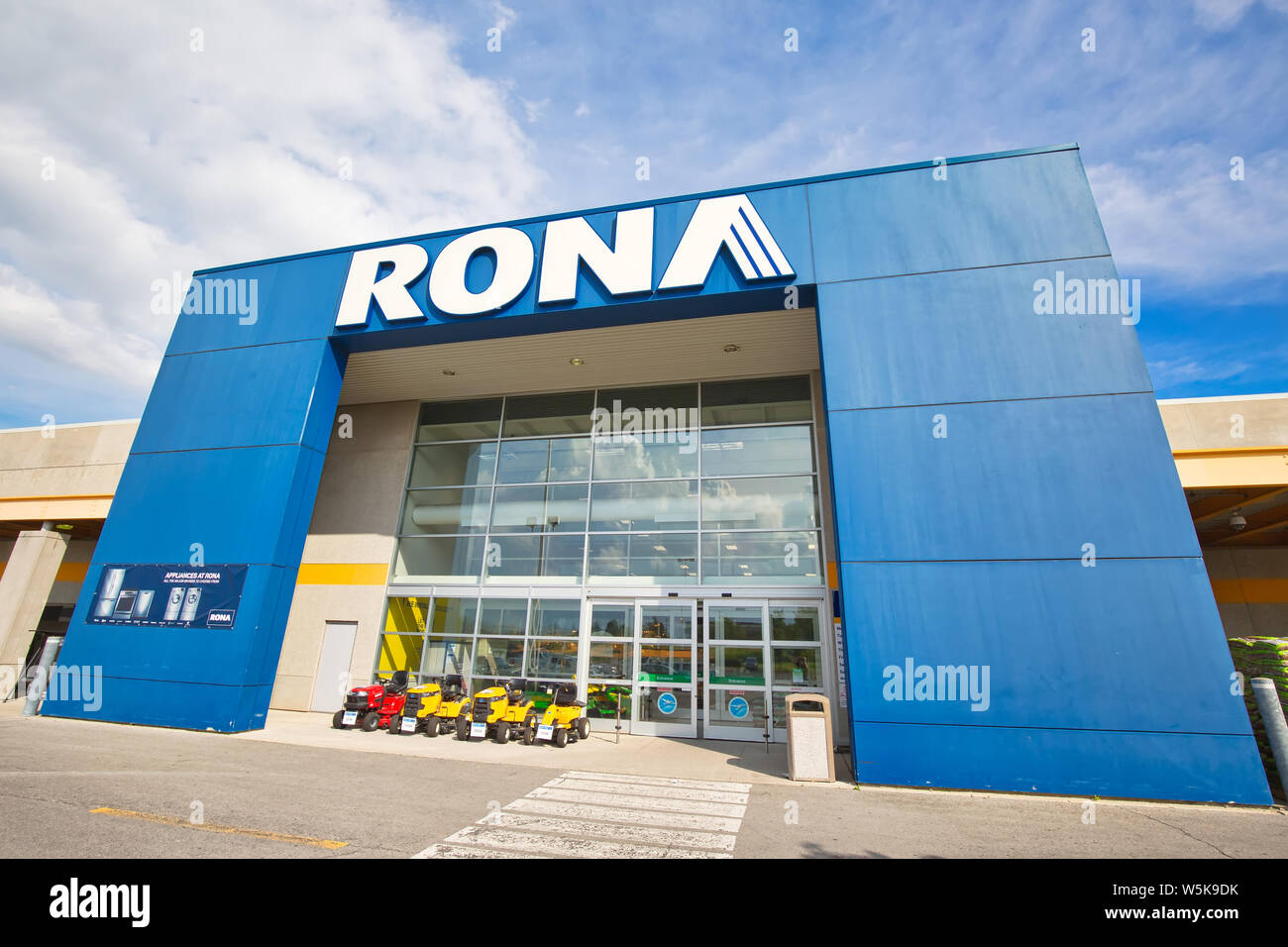 Hamilton, Canada-June 19, 2019: Rona la casa e il giardino di rinnovo, uno del Canada del leader home improvement company Foto Stock