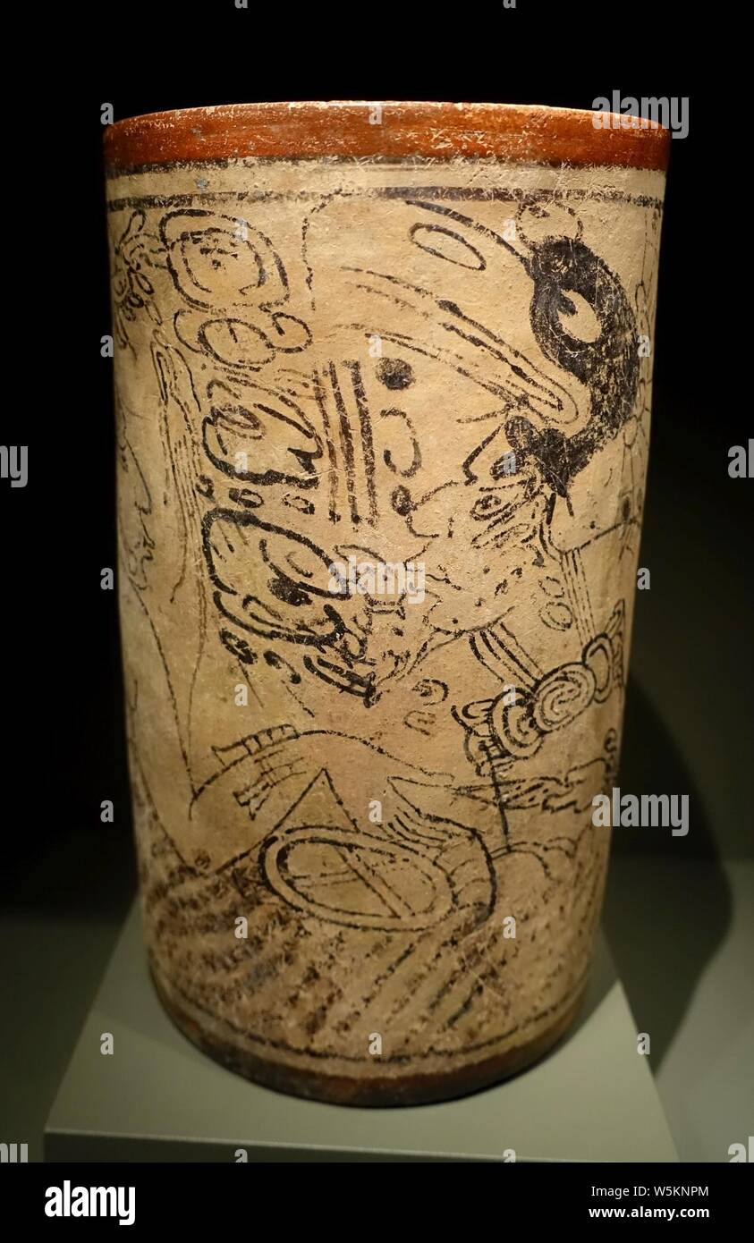 Vaso cilindrico raffigurante il nuoto lords, Maya, southern Maya lowlands, Messico o Guatemala, tardo periodo Classico, c. 600-900 annuncio, ceramica Foto Stock