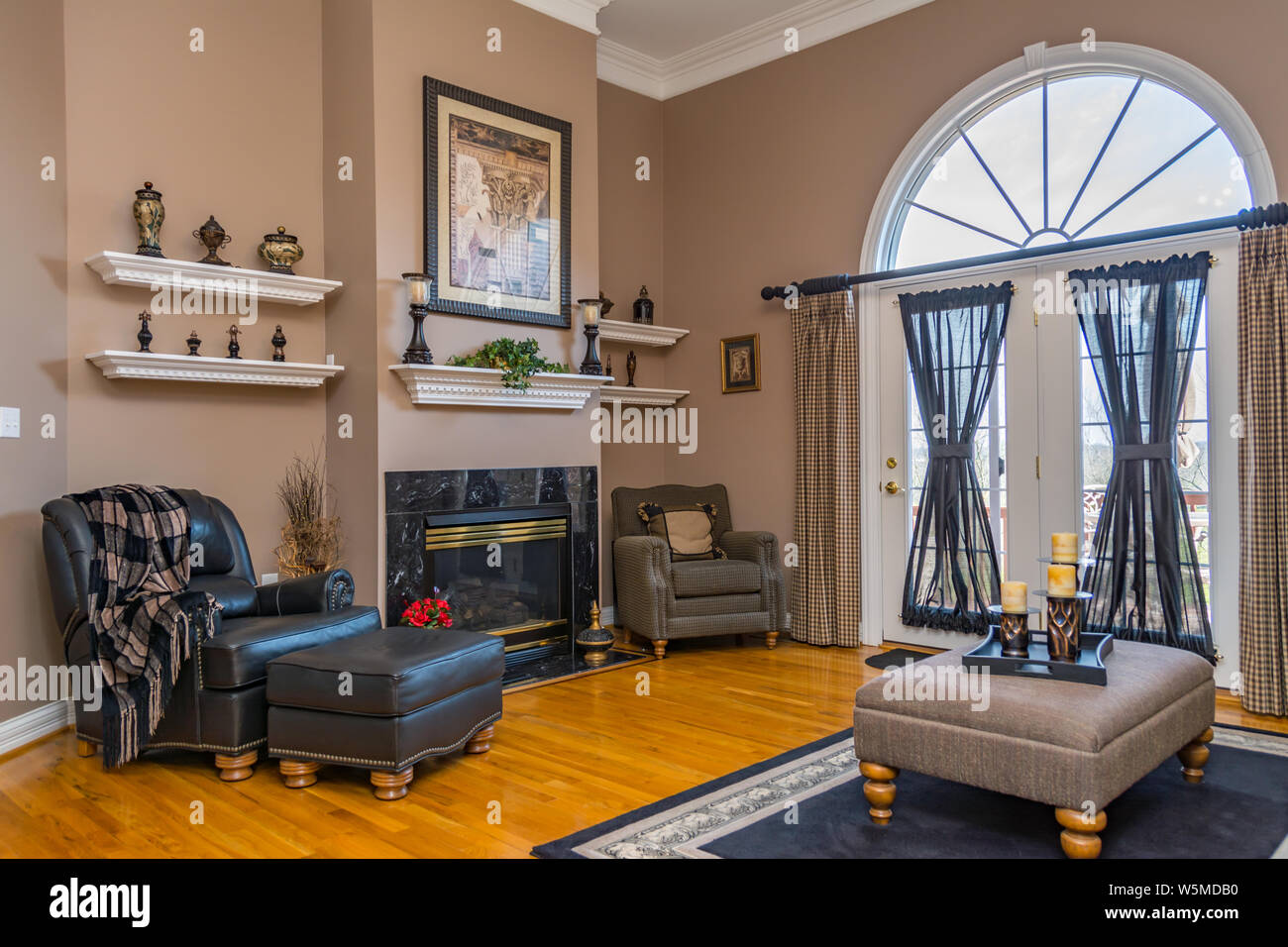 Interno soggiorno di un raffinato American home. Foto Stock