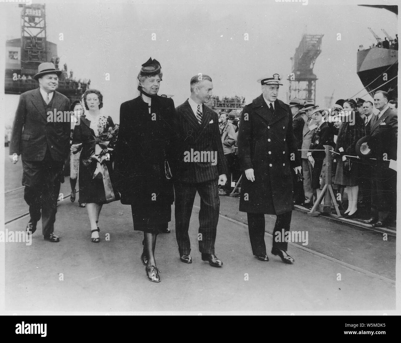 Eleanor Roosevelt alla dedizione di USS Roosevelt nella città di New York Foto Stock