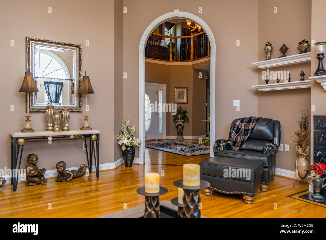 Interno soggiorno di un raffinato American home. Foto Stock