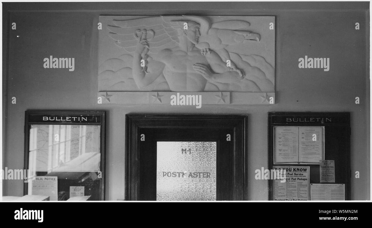 FWA:PBA:i dipinti e le sculture per edifici pubblici:Bayside Long Island New York:Post Office:bassorilievo della peste figura il mercurio con eagle in background e stelle al di sotto di Foto Stock