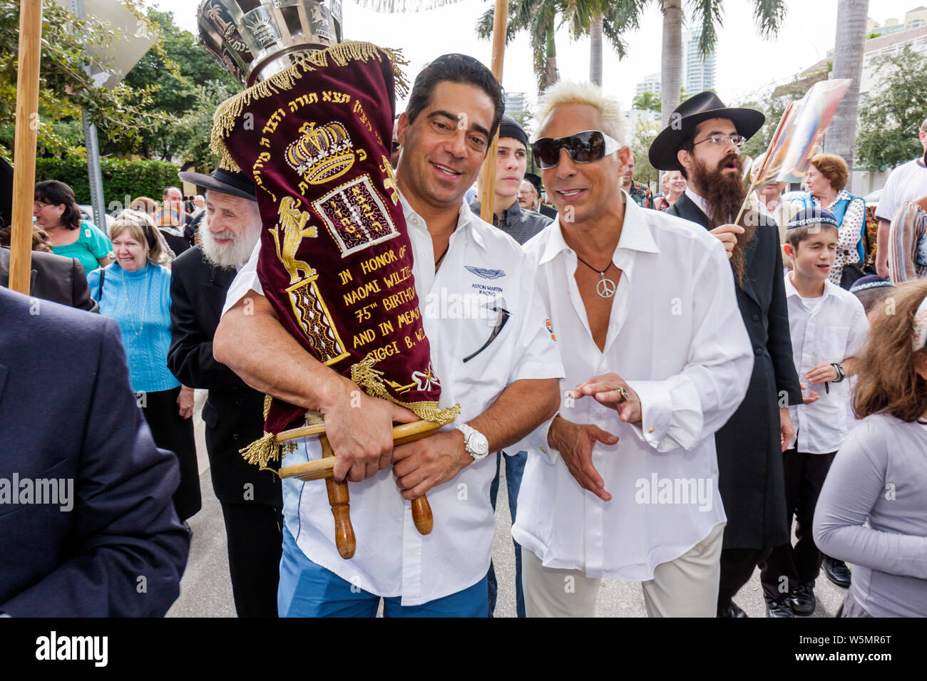 Miami Beach Florida,Museo Ebraico della Florida,celebrazione,completamento,nuovo Sefer Torah,rabbi,rebbe,Ebreo Ortodosso,studenti istruzione alunni alunni,C. Foto Stock