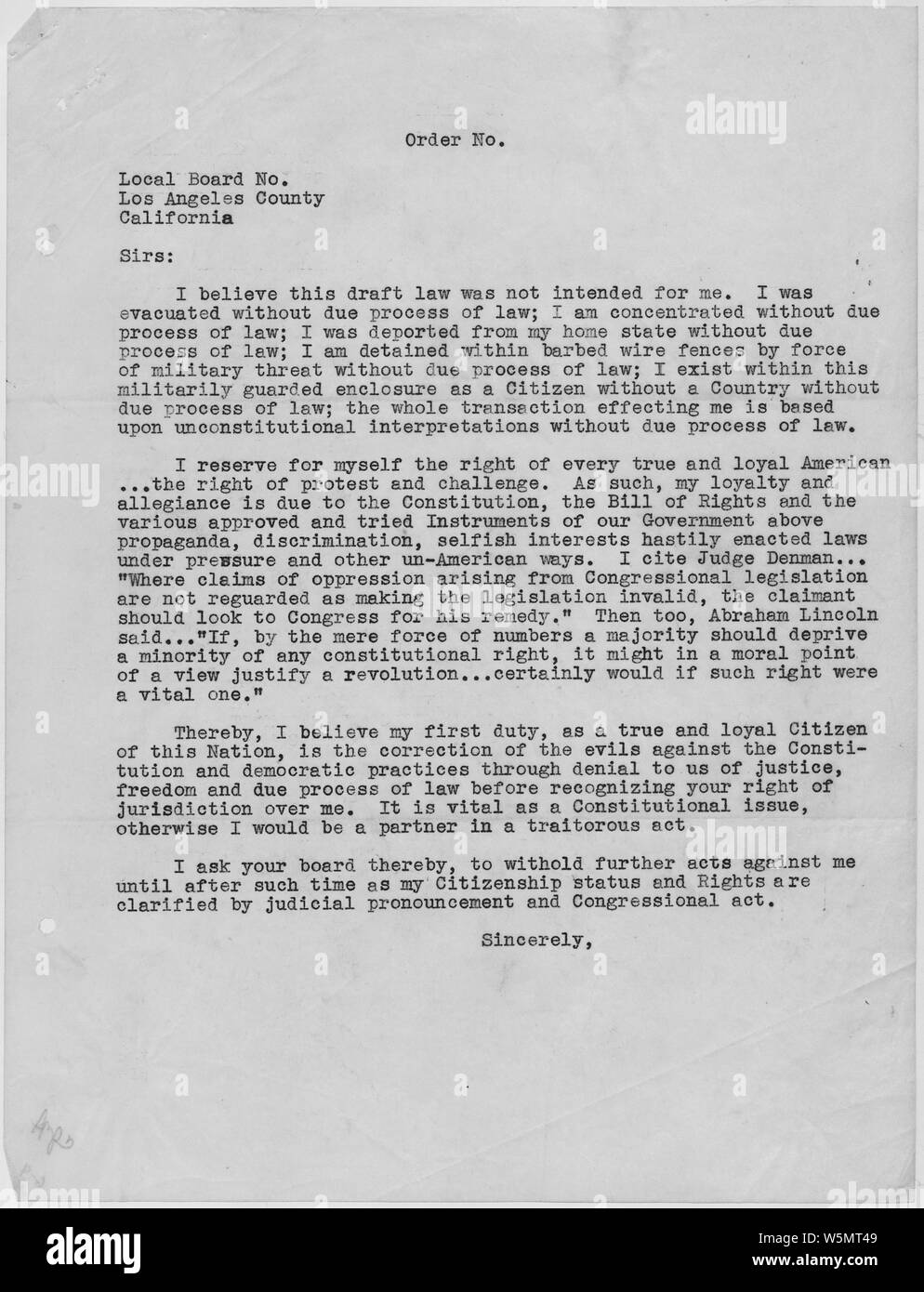 Lettera di modulo incluso nel caso in cui il file presenta, campo di applicazione e il contenuto: Questo documento è stato incluso nel caso degli Stati Uniti d'America vs. Kiyoshi Okamoto, et. al. Il perseguimento penale di Okamoto, et. al. (Caso #4930) deriva direttamente dal cuore Mountain progetto di movimento di resistenza che ha portato anche nella convinzione di Shigeru Fujii e 62 altri come documentato negli Stati Uniti La corte distrettuale Caso #4928. Okamoto e suoi coimputati, membri del cosiddetto Fair Play Comitato, sono stati accusati di aver complottato per assistere altri cuore Mountain residenti nella loro sfida per War Relocation politiche di autorità di un Foto Stock