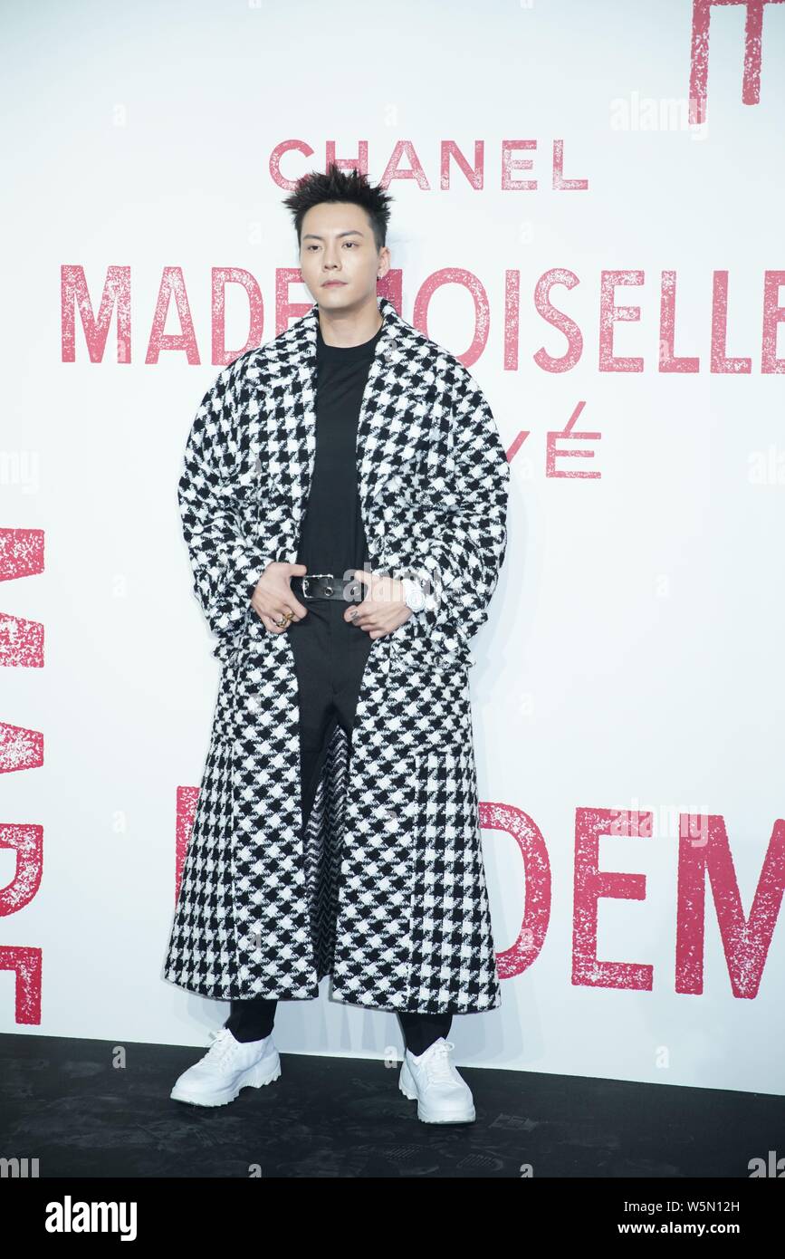 Hong Kong cantante e attore William Chan Wai-ting arriva per il Chanel Mademoiselle Prenotazione mostra a Shanghai, in Cina, 18 aprile 2019. Foto Stock