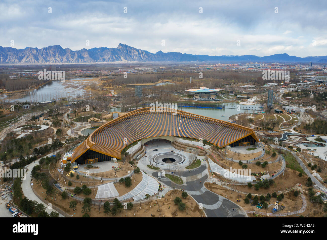 Vista aerea del sito del 2019 Internazionale di Pechino mostra orticola in Pechino, 31 marzo 2019. Slated per il kick off del 29 aprile Foto Stock