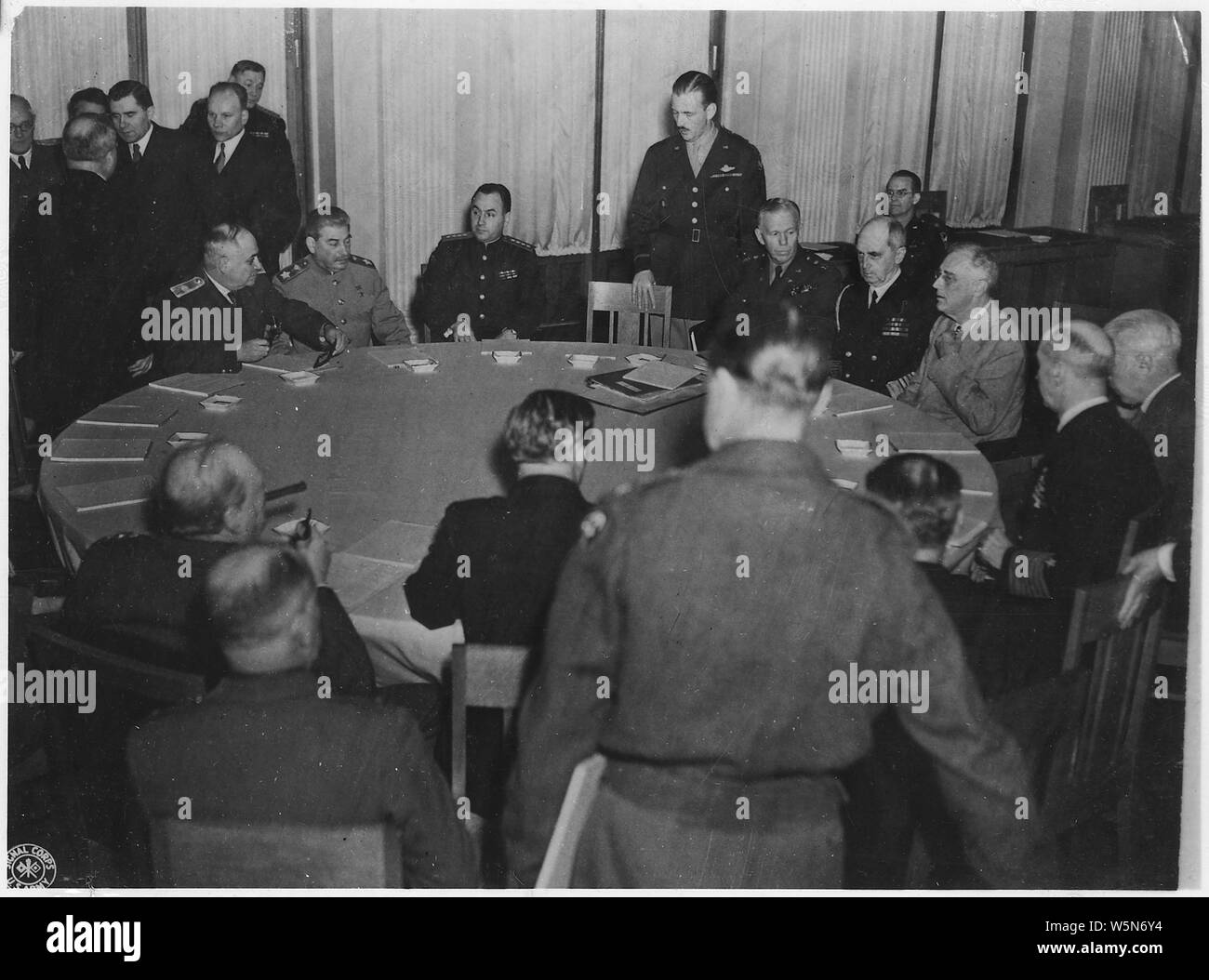 Franklin D. Roosevelt, Stalin, Churchill e gli altri al palazzo di Livadia a Yalta, URSS Foto Stock
