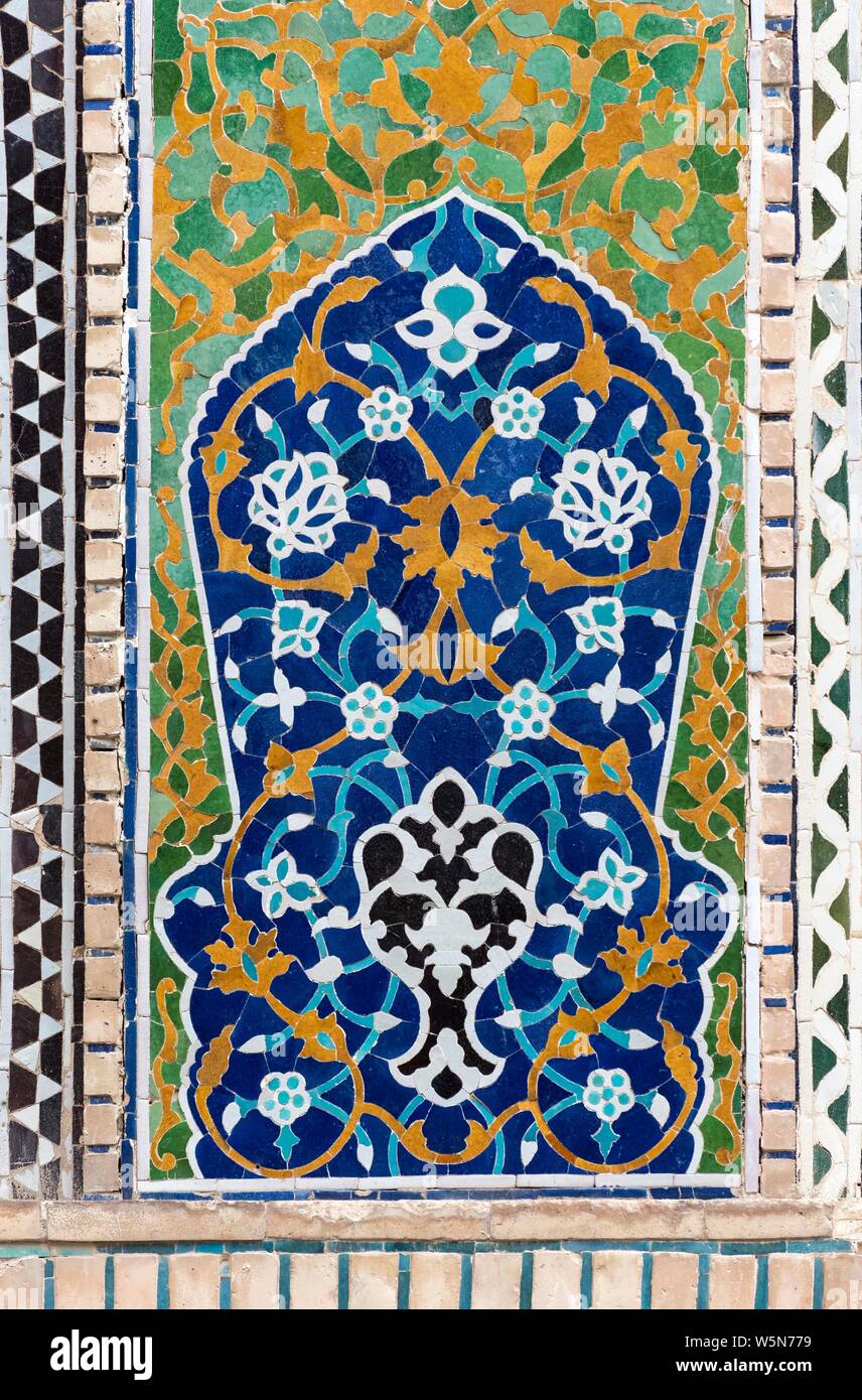 Close-up di tilework al Nadir Divan-begi Madrasah, Nadir Divanbegi Medressa, Bukhara, Uzbekistan Foto Stock