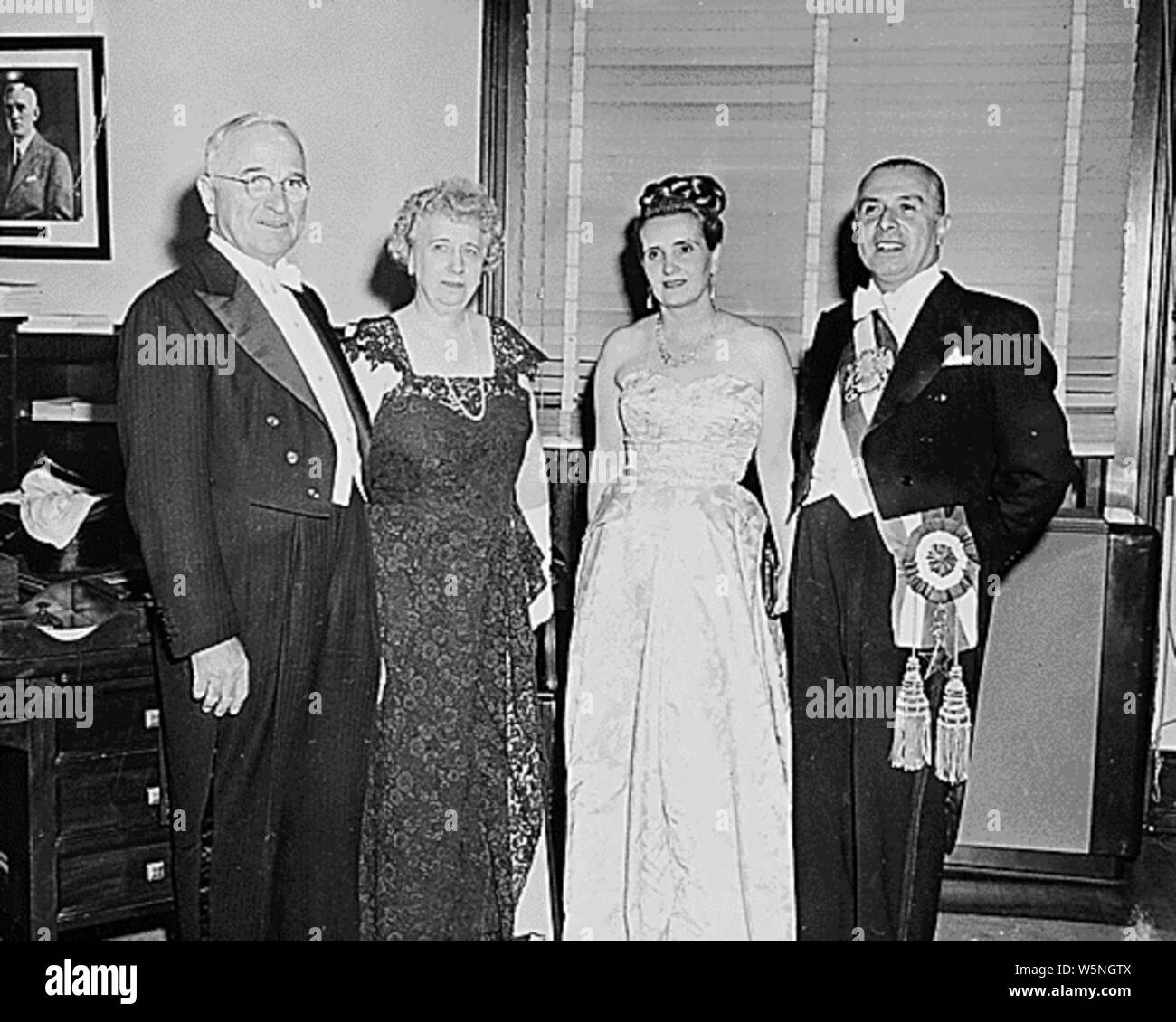 Harry S Truman, Gabriel Gonzalez Videla, e le loro mogli (1950) Foto Stock