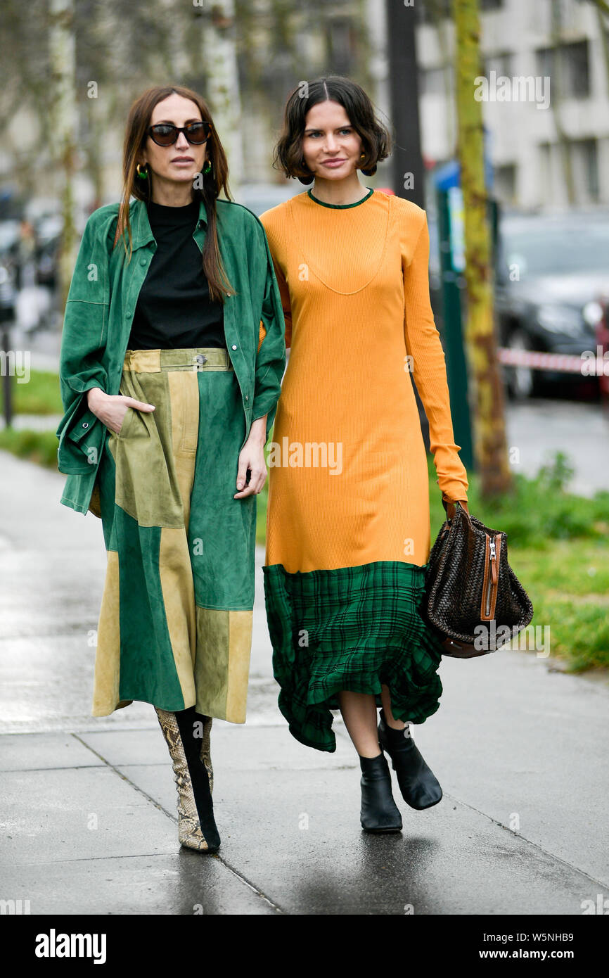 Una donna alla moda pone per street scatta durante la settimana della moda di Parigi per Donna Autunno/Inverno 2019/2020 street snap a Parigi, Francia, 1 marzo 2019. Foto Stock