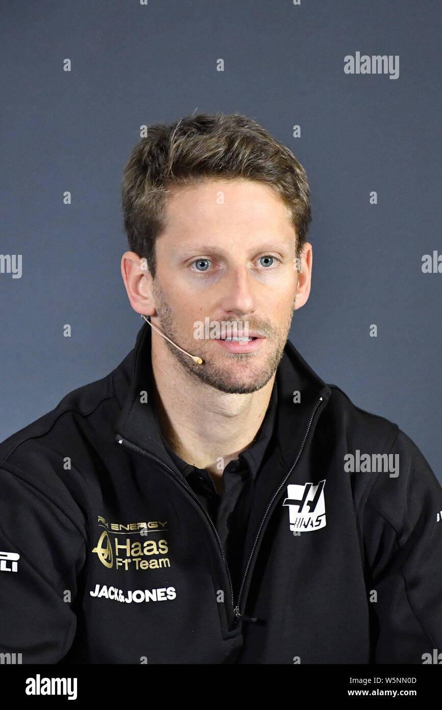 Un pilota francese Romain Grosjean di Haas F1 Team partecipa a una conferenza stampa davanti alla Formula 1 Heineken Chinese Grand Prix 2019 a Shanghai, C Foto Stock