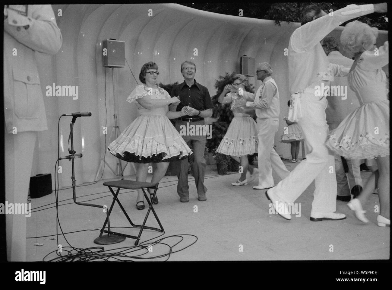 Jimmy Carter square danze durante un picnic congressuale sulla South Lawn. Foto Stock