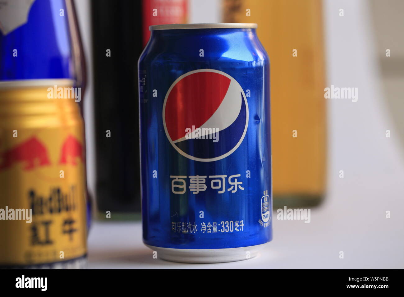--FILE--un possibile di Pepsi-Cola è raffigurato in Anyang City, centrale cinese della provincia di Henan, 19 ottobre 2018. PepsiCo Inc. ha deciso di ritirare la querela Foto Stock