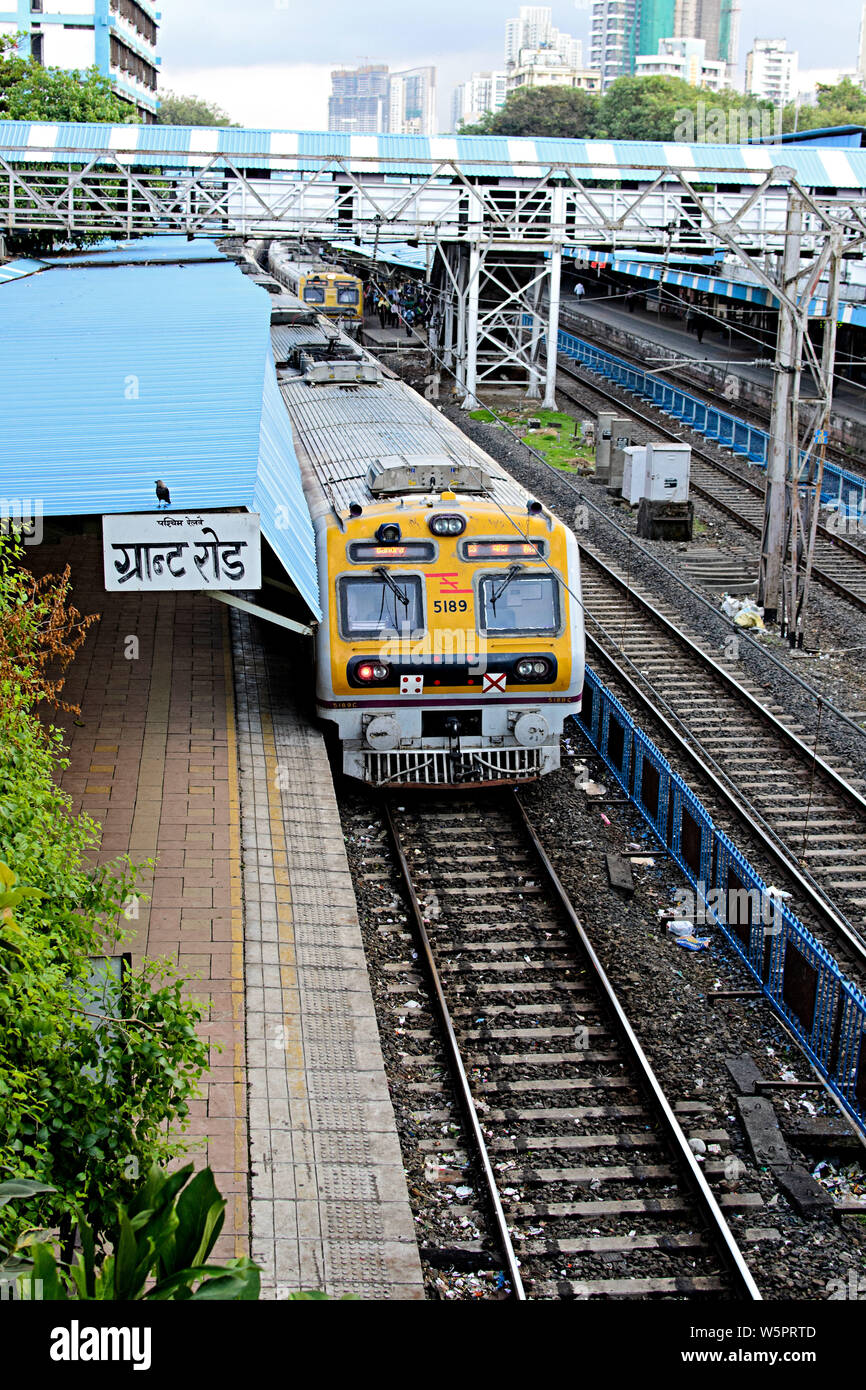 Stazione ferroviaria di Grant Road Mumbai Maharashtra India Asia Foto Stock