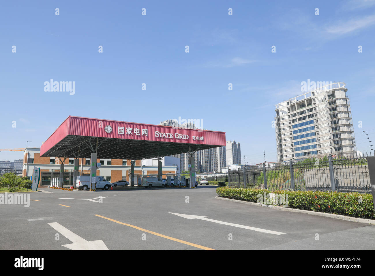 Vista di una stazione di carica di membro Grid Corp di Cina a Shanghai, in Cina, il 24 maggio 2019. La griglia di Stato Corp della Cina, che gestisce la maggior parte di chi Foto Stock