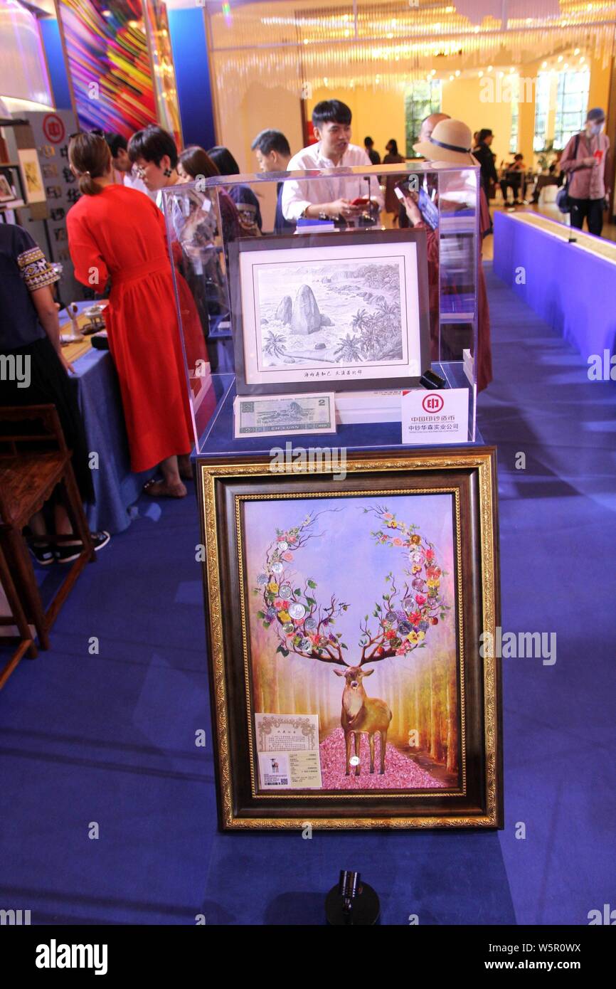 La gente visita il dodicesimo Cina Art Festival in Cina a Shanghai, 20 maggio 2019. Foto Stock