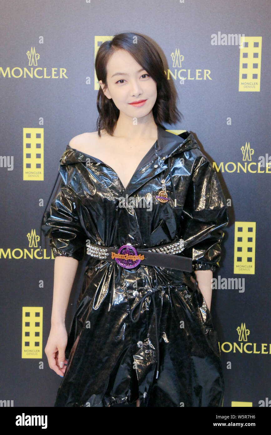 Il cinese cantante e attrice Victoria canzone o una canzone Qian arriva per un evento promozionale per Moncler x Palm Angeli in Cina a Shanghai, 5 giugno 2019. Foto Stock