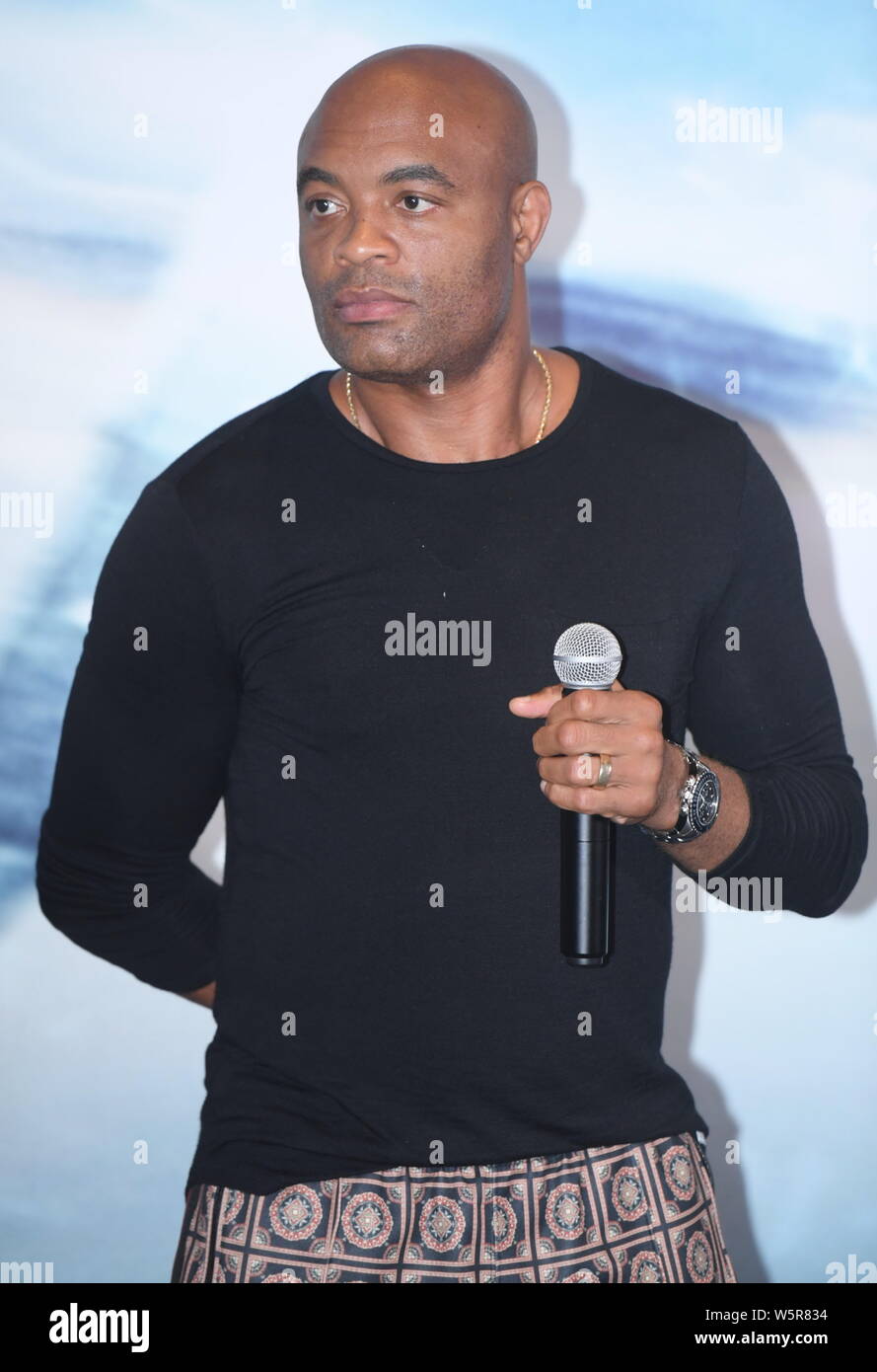 Ex UFC Middleweight Champion Anderson Silva partecipa a una conferenza stampa per il nuovo film "L'Invincibile Drago' in Cina a Shanghai, 20 giugno 2019. Foto Stock