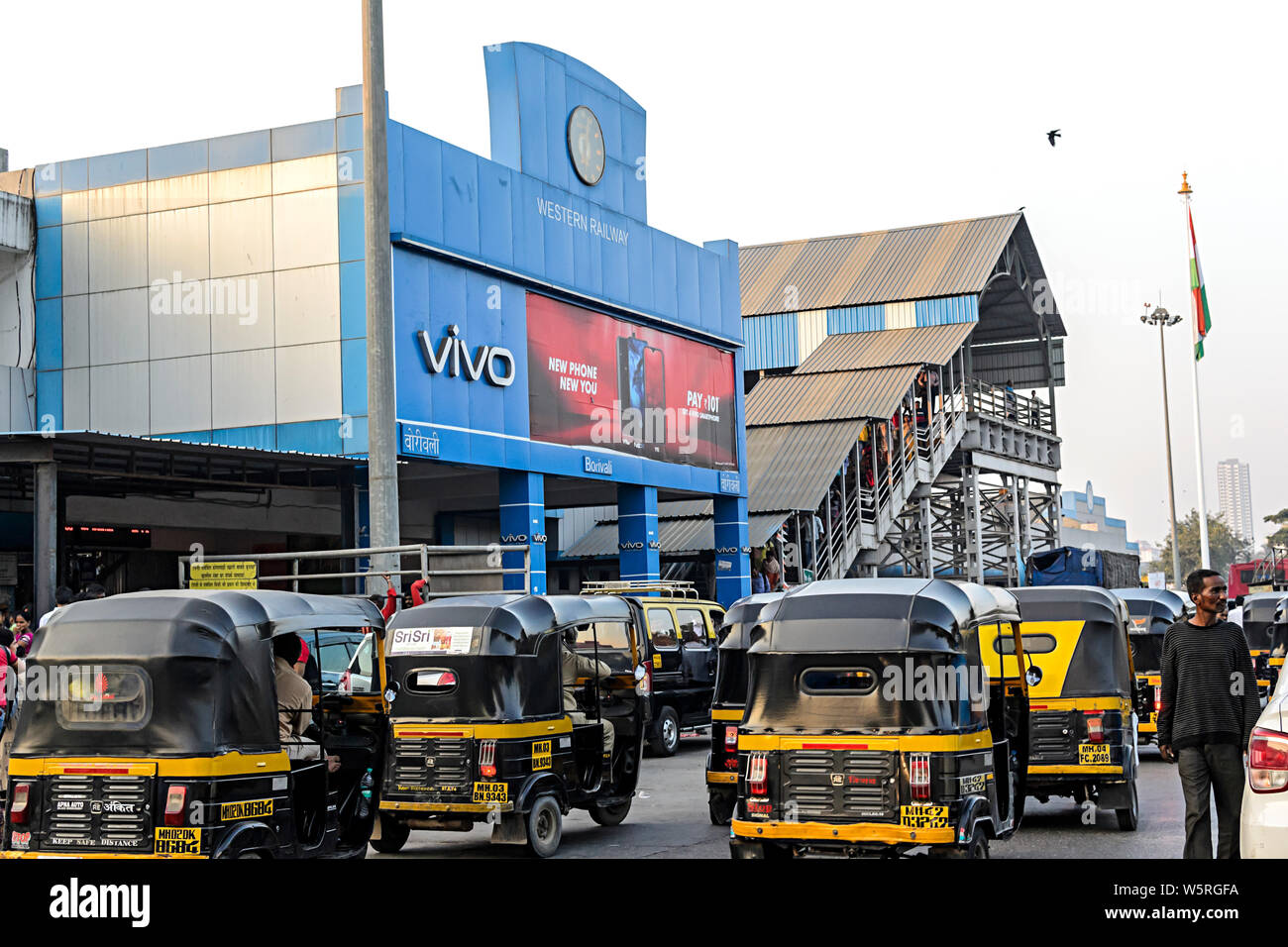 Borivali Railway Station road entrata Mumbai Maharashtra India Asia Foto Stock