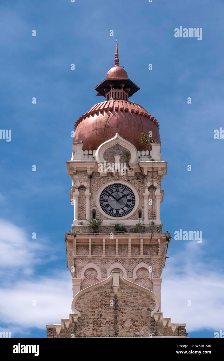 Malesia Kuala Lumpur: Torre dell'orologio del Palazzo Sultano Abdul Samad nel quartiere coloniale Foto Stock