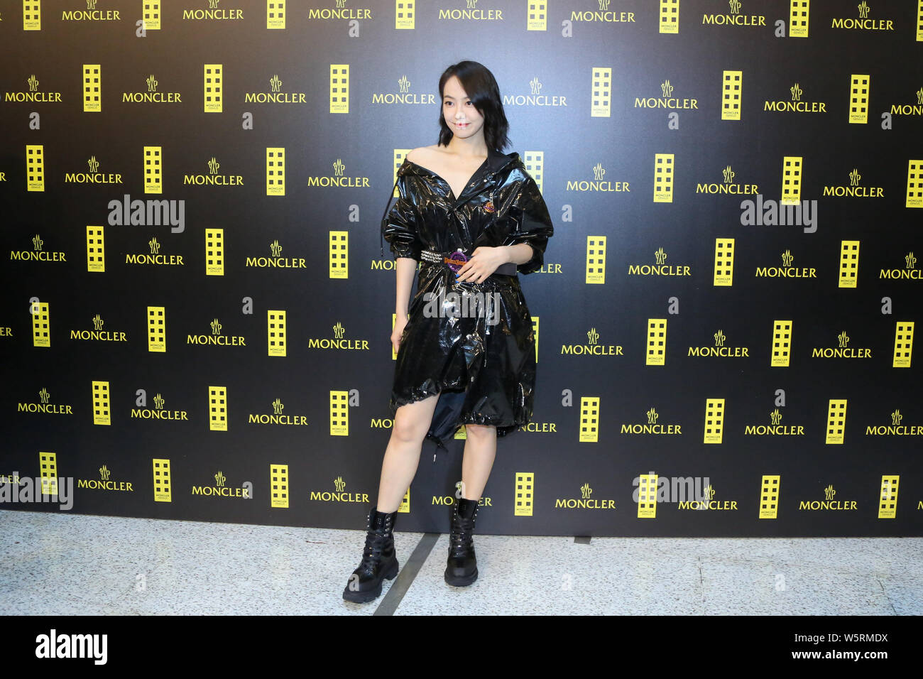 Il cinese cantante e attrice Victoria canzone o una canzone Qian arriva per un evento promozionale per Moncler x Palm Angeli in Cina a Shanghai, 5 giugno 2019. Foto Stock