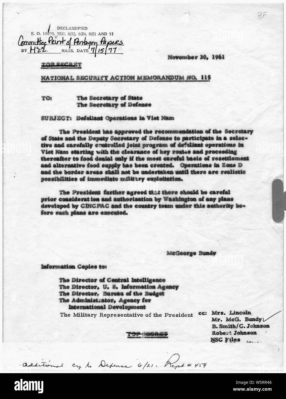 La sicurezza nazionale azione Memorandum n. 115 Defoliante operazioni in Vietnam, campo di applicazione e il contenuto: Memorandum per il Segretario di Stato, il Segretario della Difesa relativo defoliante operazioni in Vietnam Foto Stock