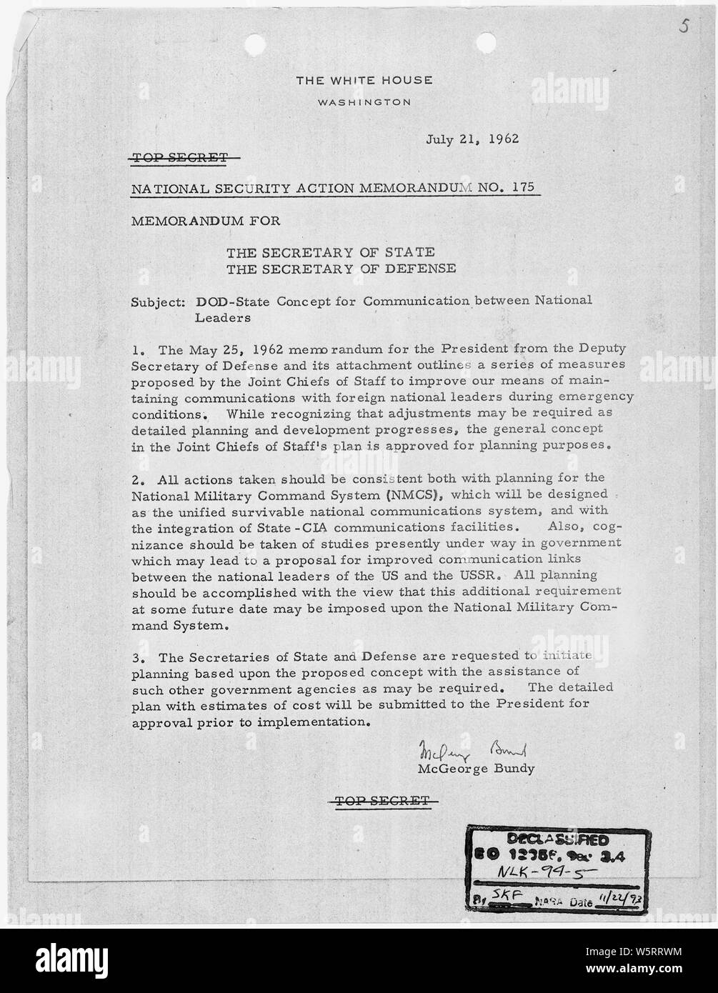 La sicurezza nazionale azione Memorandum n. 175 DOD - Concetto di Stato per la comunicazione tra i leader nazionali; l'ambito e il contenuto: Memorandum per il Segretario di Stato, Segretario della Difesa a mantenere le comunicazioni con l'estero di leader nazionali. Foto Stock