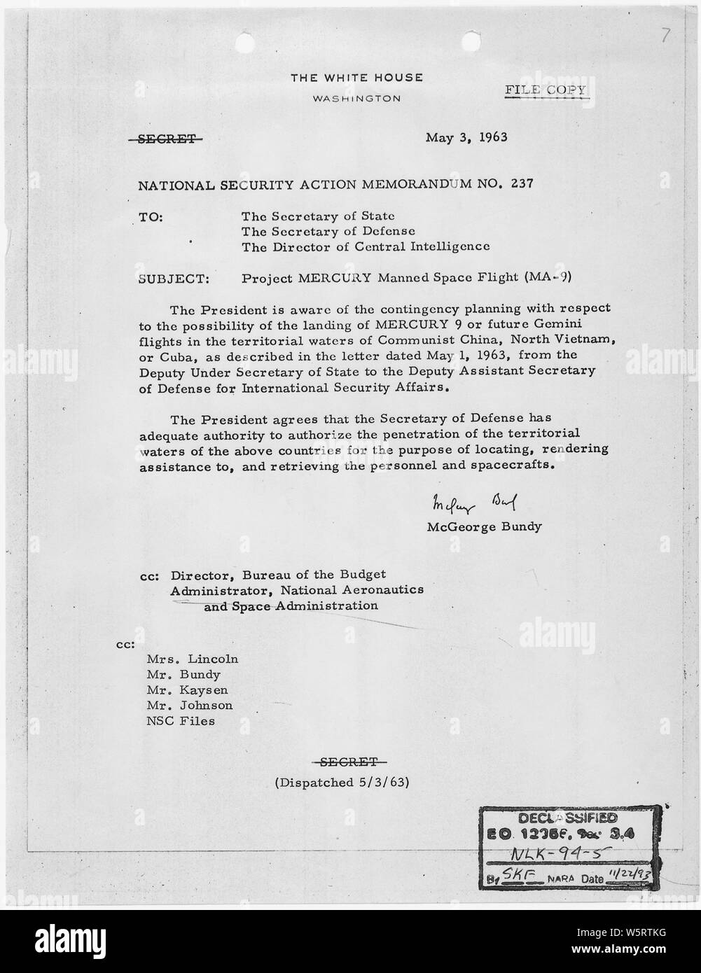 La sicurezza nazionale azione Memorandum n. 237 Progetto Mercury un volo spaziale umano (MA-9); campo di applicazione e il contenuto: Memorandum per il Segretario di Stato, il Segretario della Difesa, direttore della Central Intelligence Agency riguardante il possibile approdo di mercurio 9 nelle acque territoriali della Cina comunista. Foto Stock