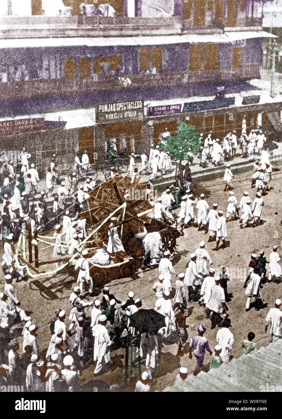 Processione con la ruota che gira grande movimento Khilafat, India, Asia, 26 luglio 1922, immagine vecchia annata 1900s Foto Stock