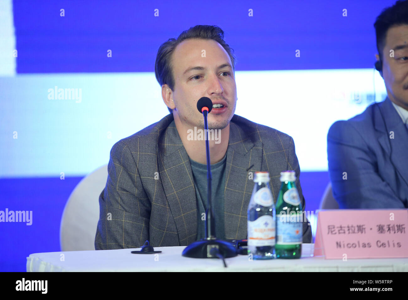 Mexican produttore cinematografico e membro della giuria Nicolas Celis partecipa a una conferenza stampa nel corso della ventiduesima Shanghai International Film Festival (2019 SIFF) in Sha Foto Stock