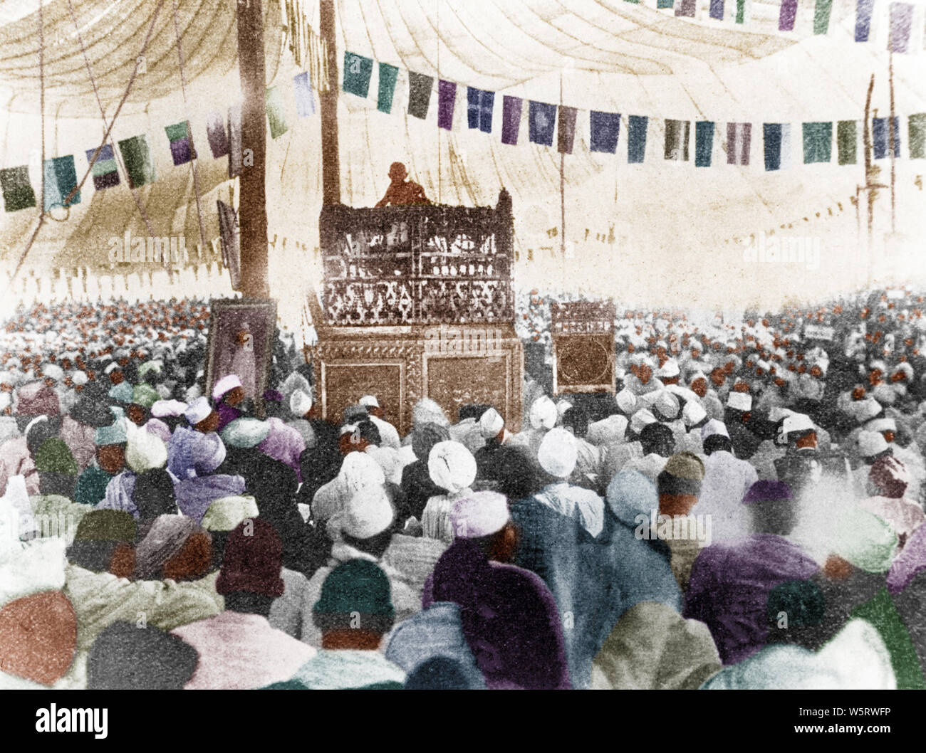 Il Mahatma Gandhi intervenendo al Congresso di Belgaum India Asia Dicembre 23 1924 Foto Stock