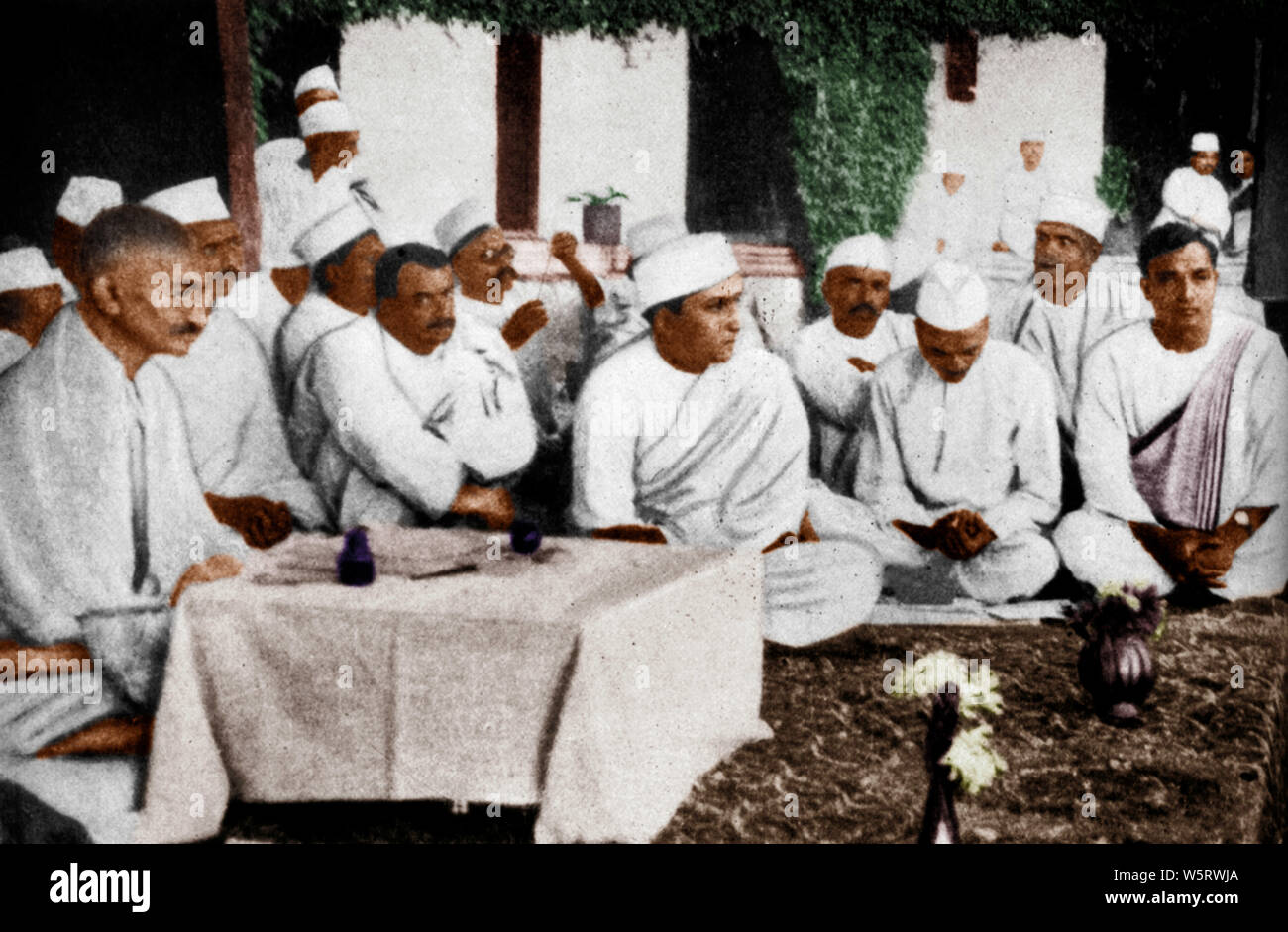 Il Mahatma Gandhi parlando convocazione del Gujarat Vidyapith Ahmadabad India Asia 10 Giugno 1924 Foto Stock