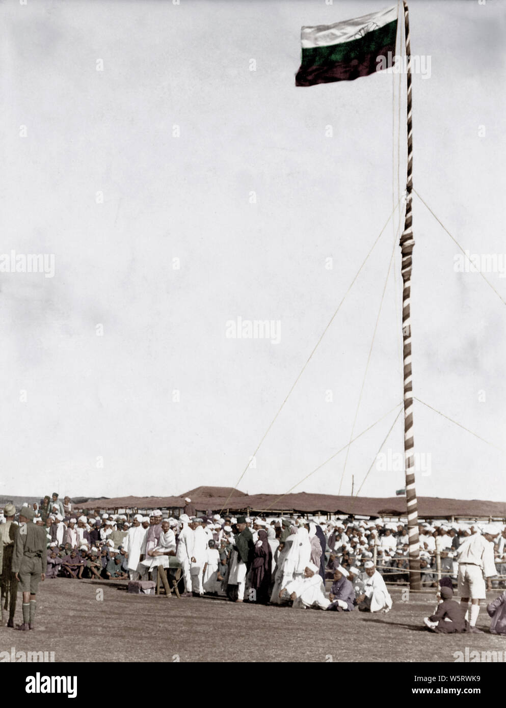 Il Mahatma Gandhi intervenendo al Congresso rally Belgaum India Asia Dicembre 1924 Foto Stock