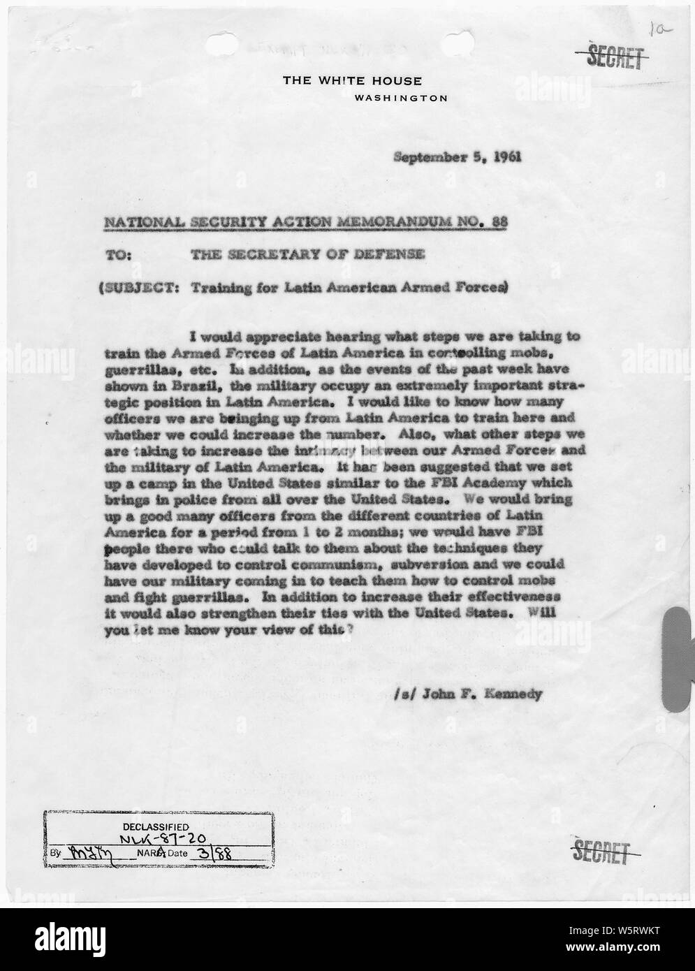 La sicurezza nazionale azione Memorandum n. 88 Formazione per Latino-americano della forza armata, campo di applicazione e il contenuto: Memorandum per il Segretario della Difesa cerca un aggiornamento sulla formazione del latino forze americane. Foto Stock