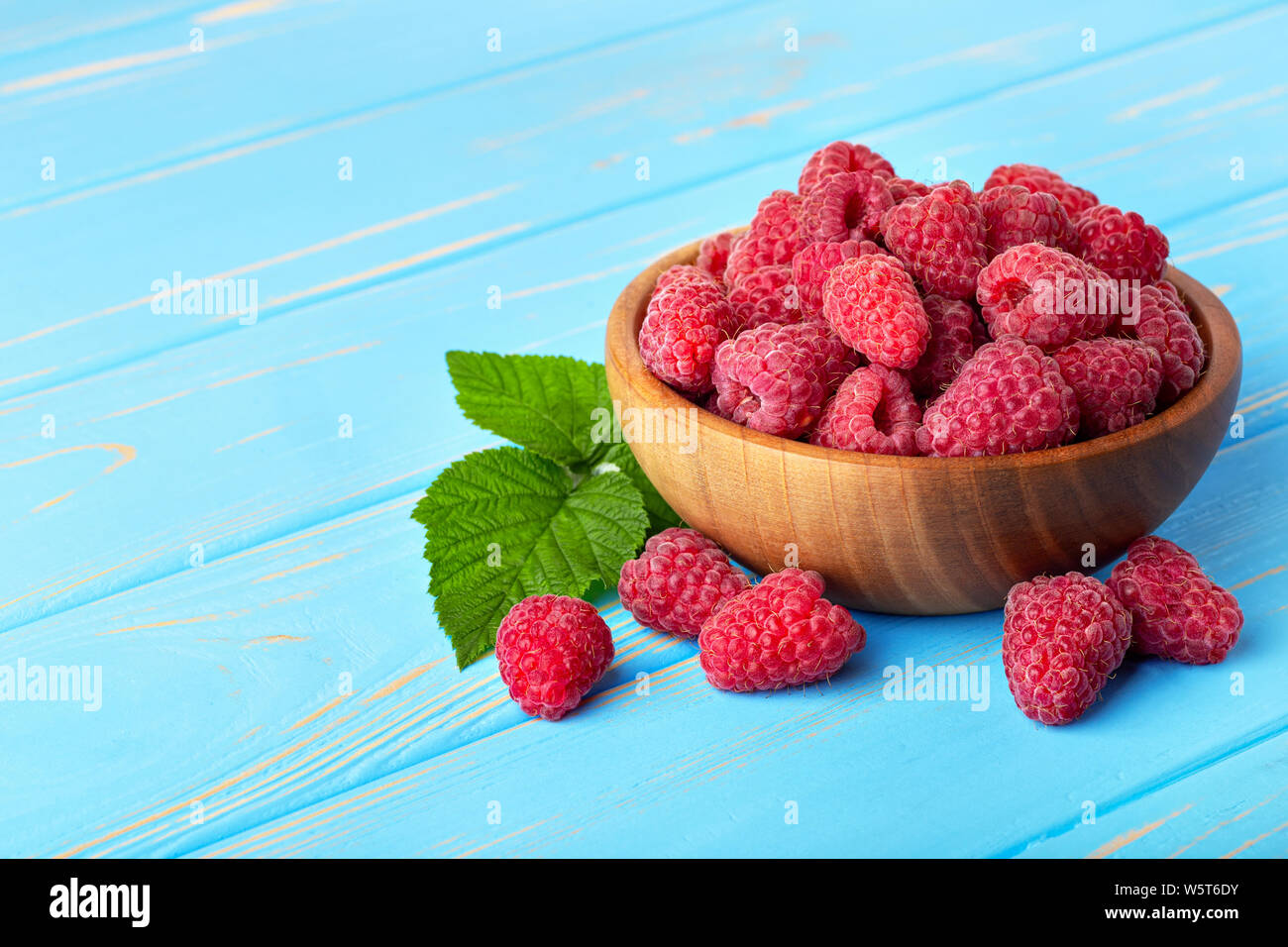 Lamponi nel recipiente Foto Stock