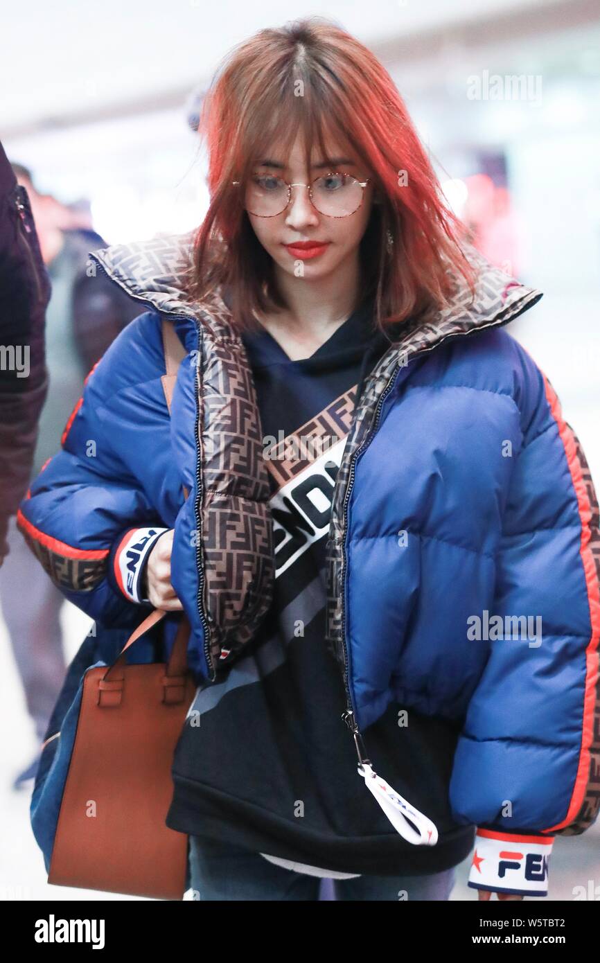 Cantante Taiwanese Jolin Tsai è raffigurato presso l'Aeroporto Internazionale Capital di Pechino in Cina, 24 dicembre 2018. Foto Stock