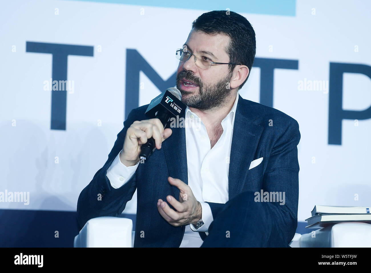 Paolo Sironi, rappresentante IBM come pensiero globale leader in FinTech, autore di 'Innovazione FinTech', parla alla Sessione 5 'nuovi consumi retail' d Foto Stock