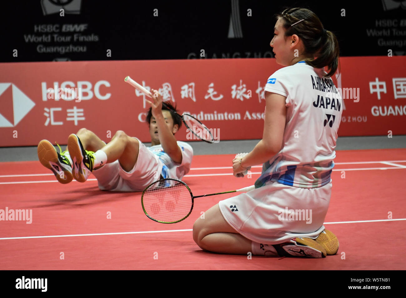 Yuta Watanabe e Arisa Higashino del Giappone reagire dopo essere stato sconfitto da Hafiz Faizal e Gloria Emanuelle WIDJAJA: risultati nei dell Indonesia nel loro doppio misto Foto Stock