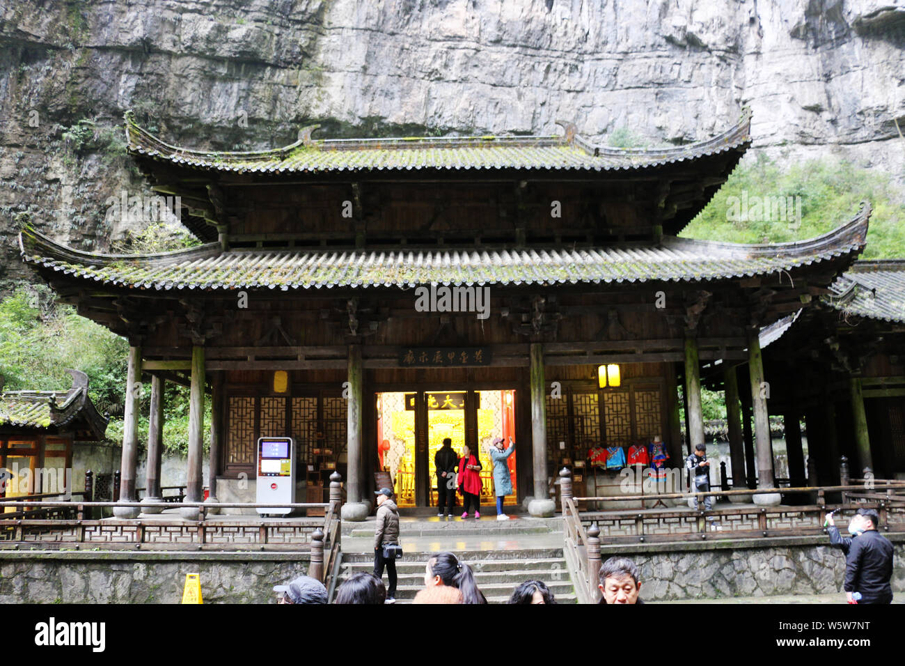 Scenario di tre ponti naturali Geoparco nazionale (Tian Keng San Qiao) in città Xiannushan, Wulong county, Chongqing, la Cina, il 5 dicembre 2018. Thr Foto Stock