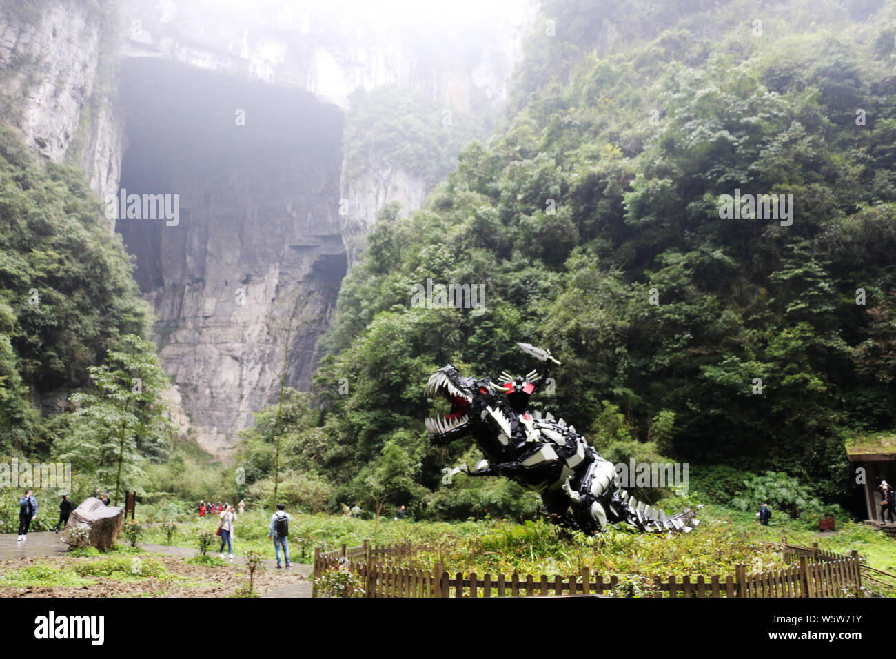 Scenario di tre ponti naturali Geoparco nazionale (Tian Keng San Qiao) in città Xiannushan, Wulong county, Chongqing, la Cina, il 5 dicembre 2018. Thr Foto Stock