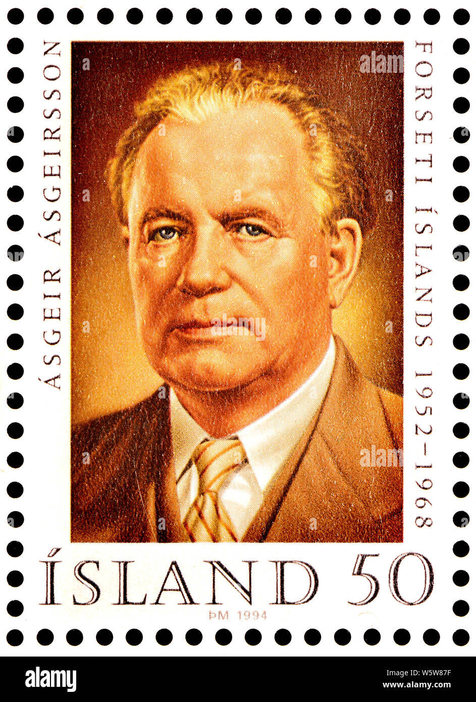 Islanda francobollo (1994) : Ásgeir Ásgeirsson (1894 - 1972) secondo presidente dell'Islanda (1952 - 1968) Foto Stock