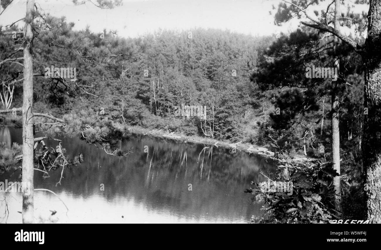 Fotografia di Tubbs lago; la portata e il contenuto: didascalia originale: Tubbs lago verso sud ovest dalla metà banca. Foto Stock