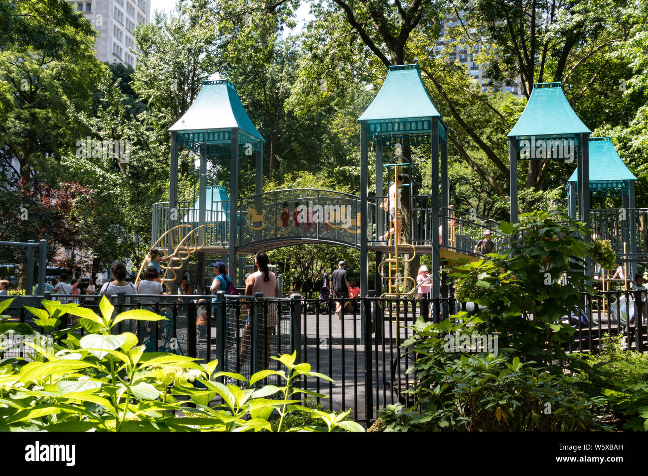 Funzionario di polizia Moira Ann Smith Parco Giochi nel Madison Square Park, NYC Foto Stock