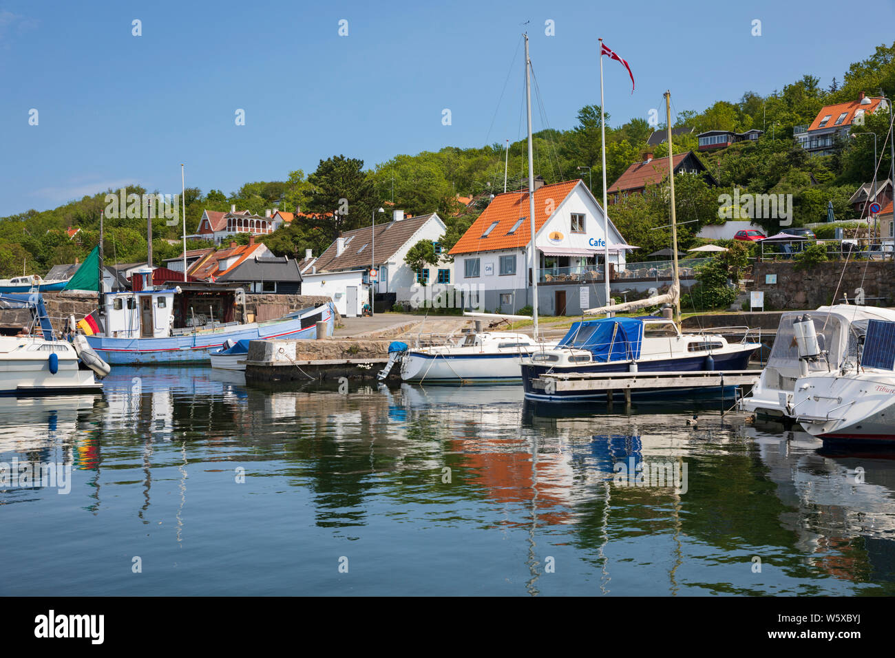 Barche ormeggiate nel porto, Vang, Bornholm, Mar Baltico, Danimarca, Europa Foto Stock