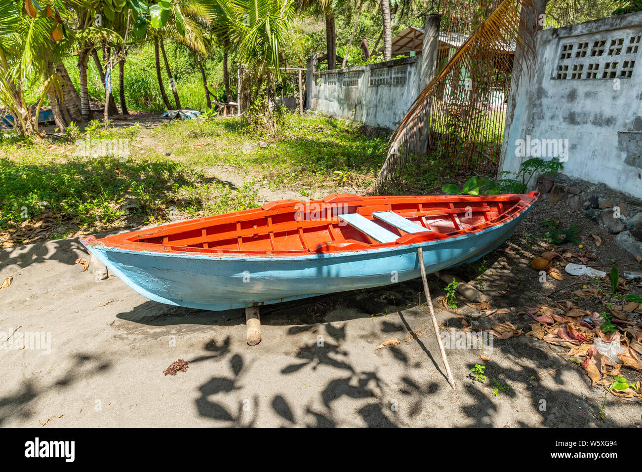 Saint Vincent e Grenadine, Wallilabou Bay, barca a remi Foto Stock